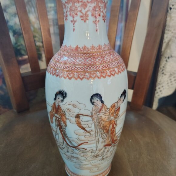 1970’s Chinese porcelain ProC Vases Ladies in a Garden Qianlong Mark - Picture 13 of 15